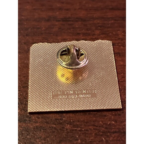 Outback Steakhouse Detroit Red Wings‎ Hockey Shoot Out Lapel Hat Pin - Picture 3 of 3